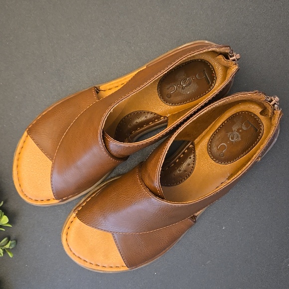 BOC Born sandals Women’s size 7  Brown Zipper Slip-On Sandal Open Toe - Picture 2 of 9